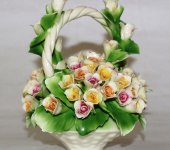 Декоративная корзина с ручкой и розами, Artigiano Capodimonte Декоративная корзина с ручкой и розами, Artigiano Capodimonte
