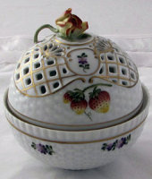 Бонбоньерка, Hollohaza Porcelain