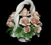 Декоративная корзина с ручкой и розами, Artigiano Capodimonte Декоративная корзина с ручкой и розами, Artigiano Capodimonte