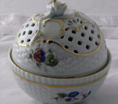 Бонбоньерка, Hollohaza Porcelain Бонбоньерка, Hollohaza Porcelain