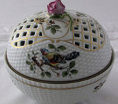 Бонбоньерка, Hollohaza Porcelain Бонбоньерка, Hollohaza Porcelain