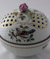 Бонбоньерка, Hollohaza Porcelain   